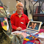 Helmut-Schmidt-Universität / Universität der Bundeswehr Hamburg, Stände zum Informieren, Ausprobieren und Austauschen erlauben den Perspektivenwechsel.